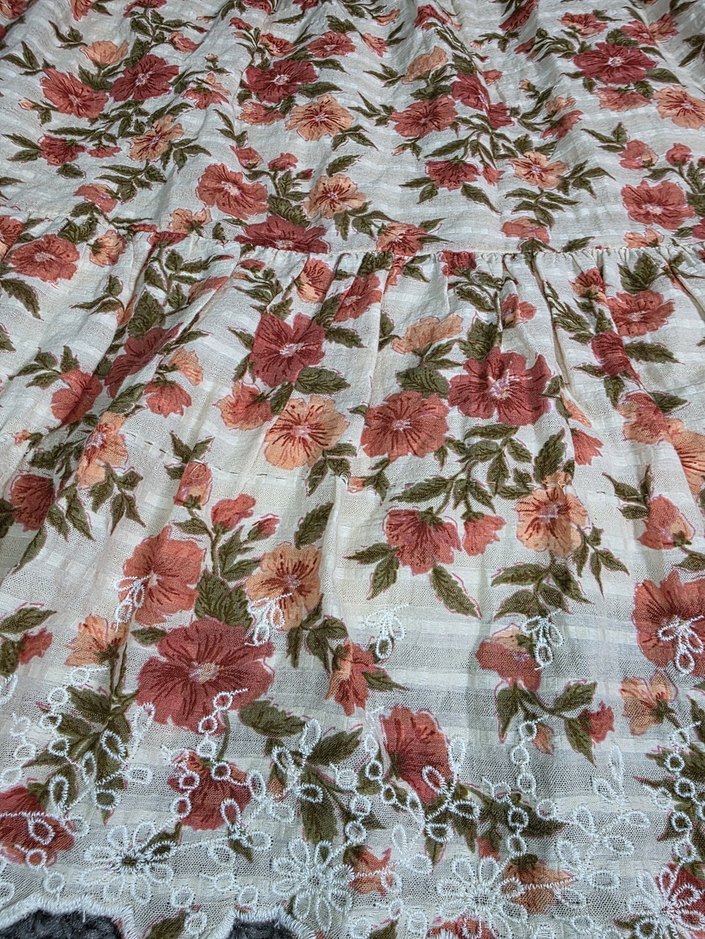 The AE Floral Embroidered Tiered Babydoll Dress in size S is a stylish and femin - Picture 6 of 12